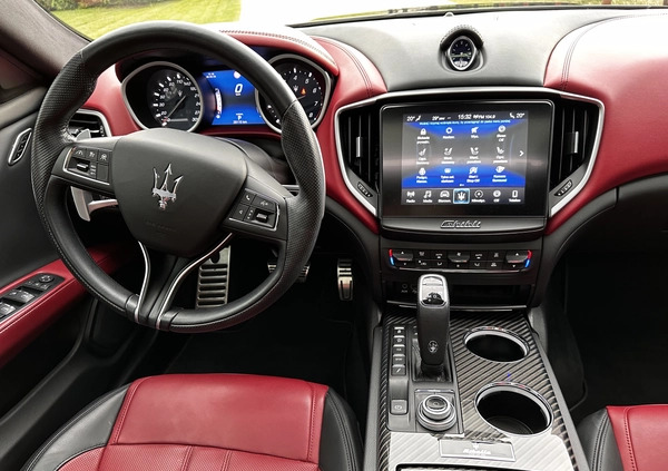 Maserati Ghibli cena 269000 przebieg: 29800, rok produkcji 2020 z Rzeszów małe 232